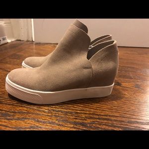 Steve Madden lt grey suede sneaker wedge